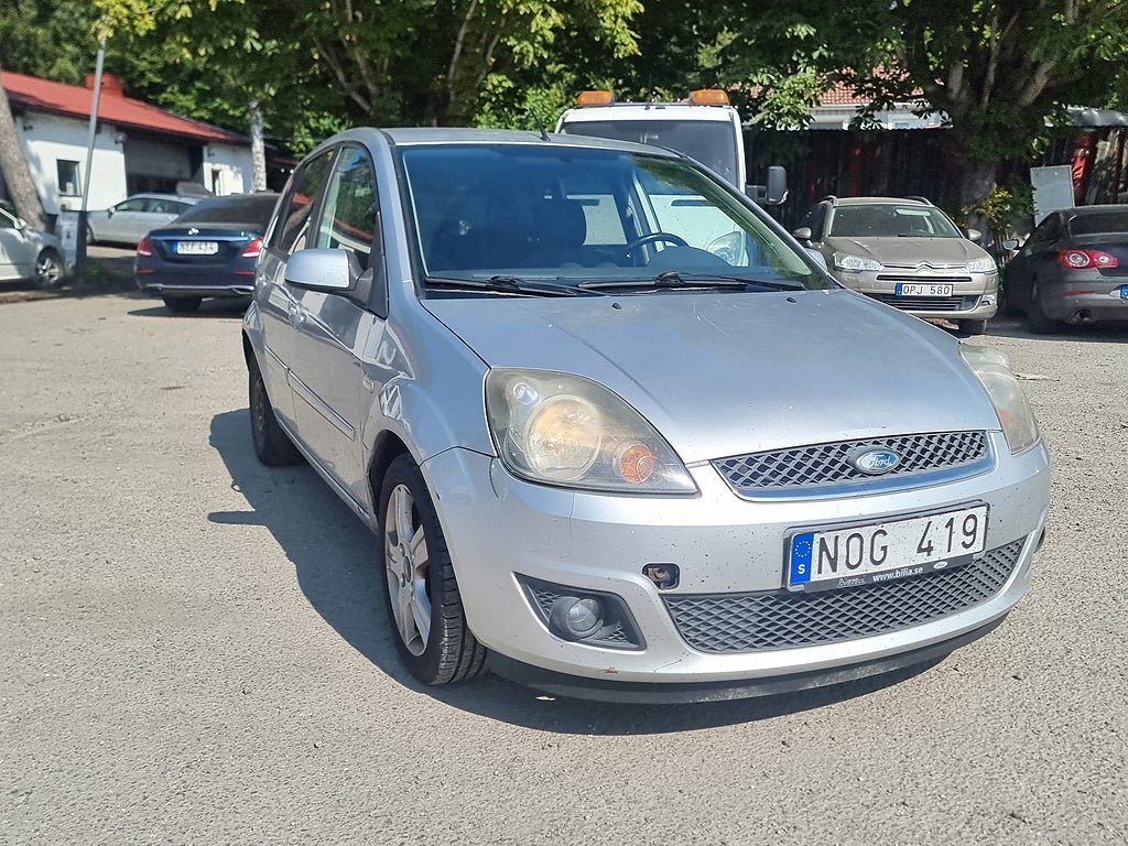 Vehicle Image 8