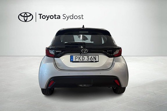 Vehicle Image 4