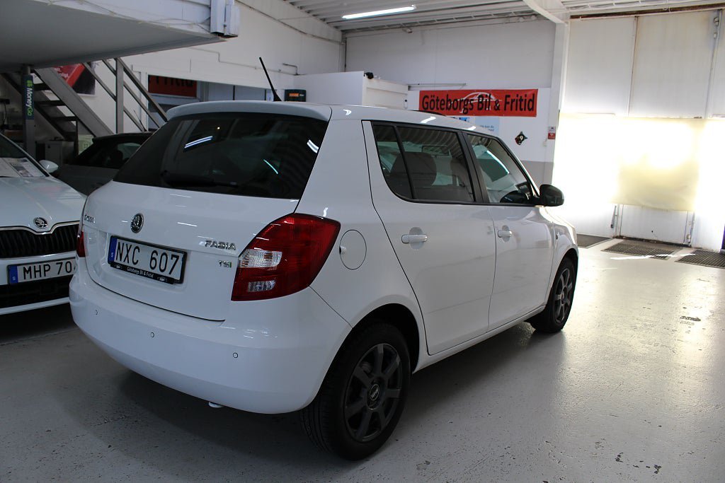 Vehicle Image 6