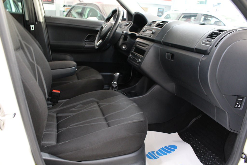 Vehicle Image 12
