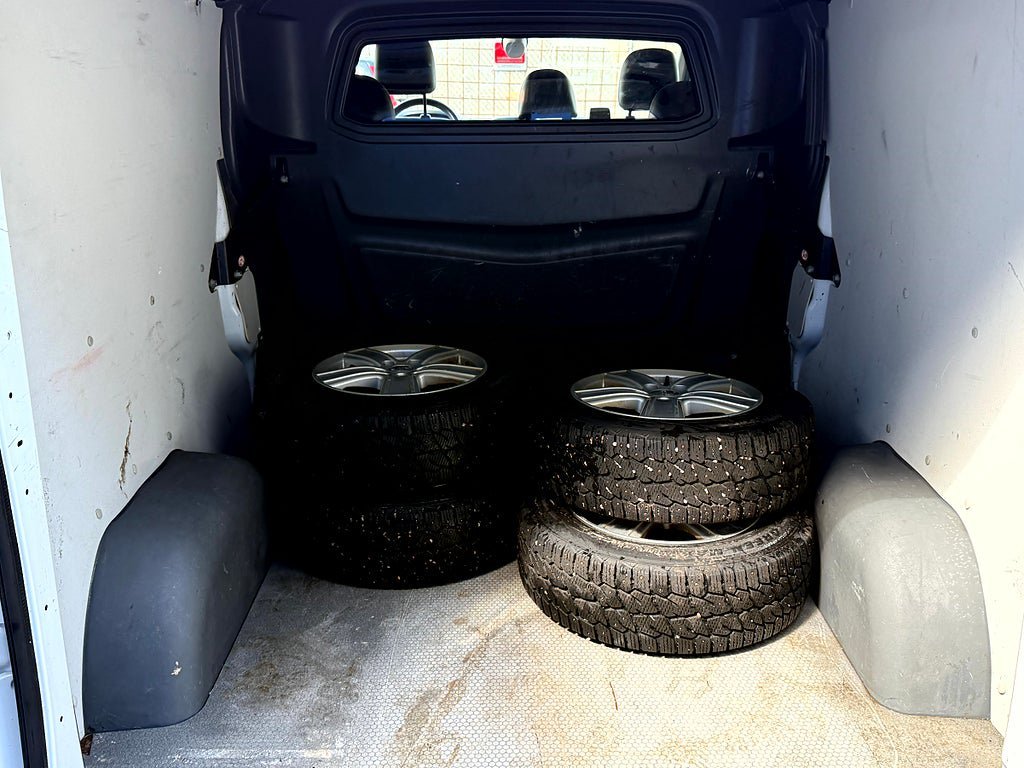 Vehicle Image 13