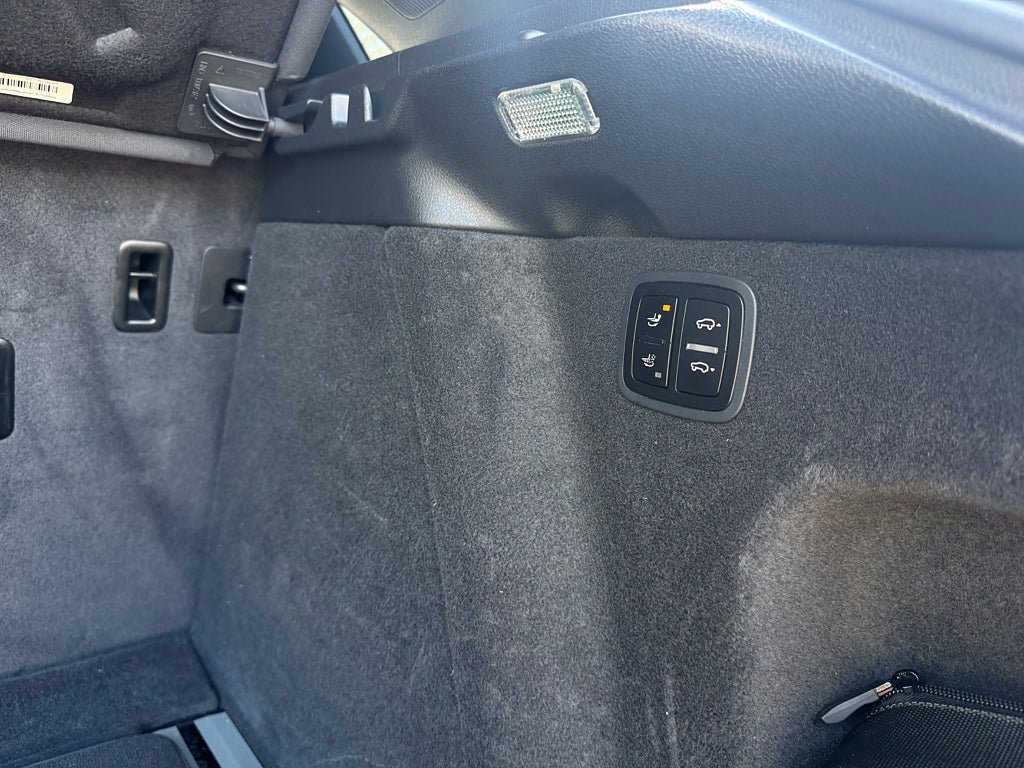 Vehicle Image 32