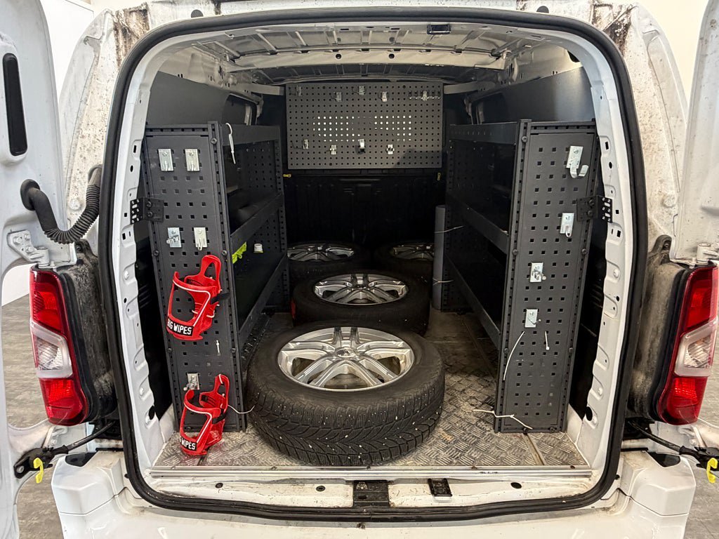 Vehicle Image 13