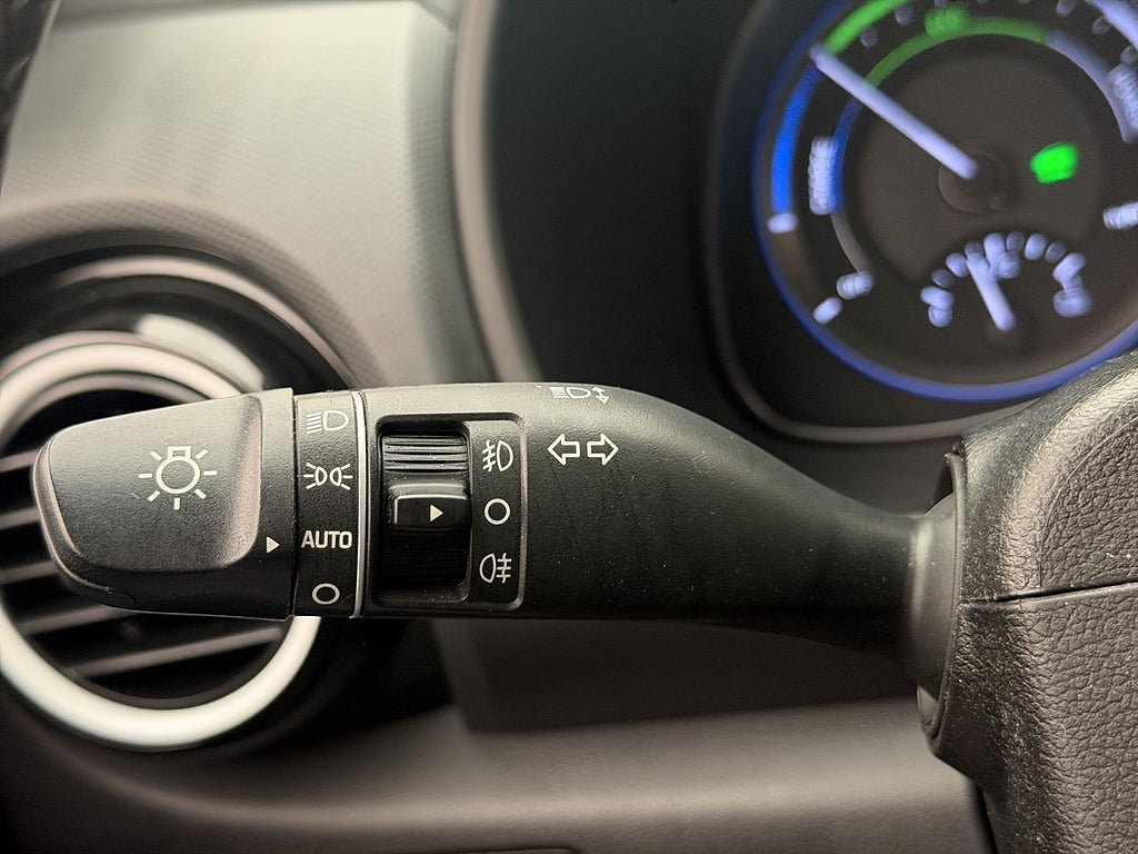 Vehicle Image 25