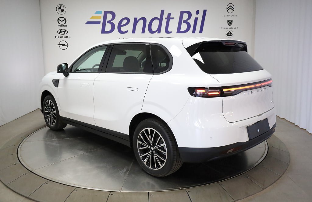 Vehicle Image 7