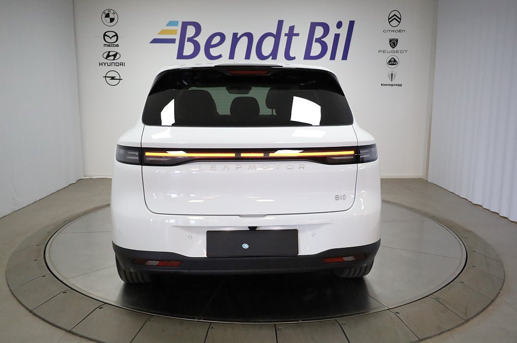 Vehicle Image 8