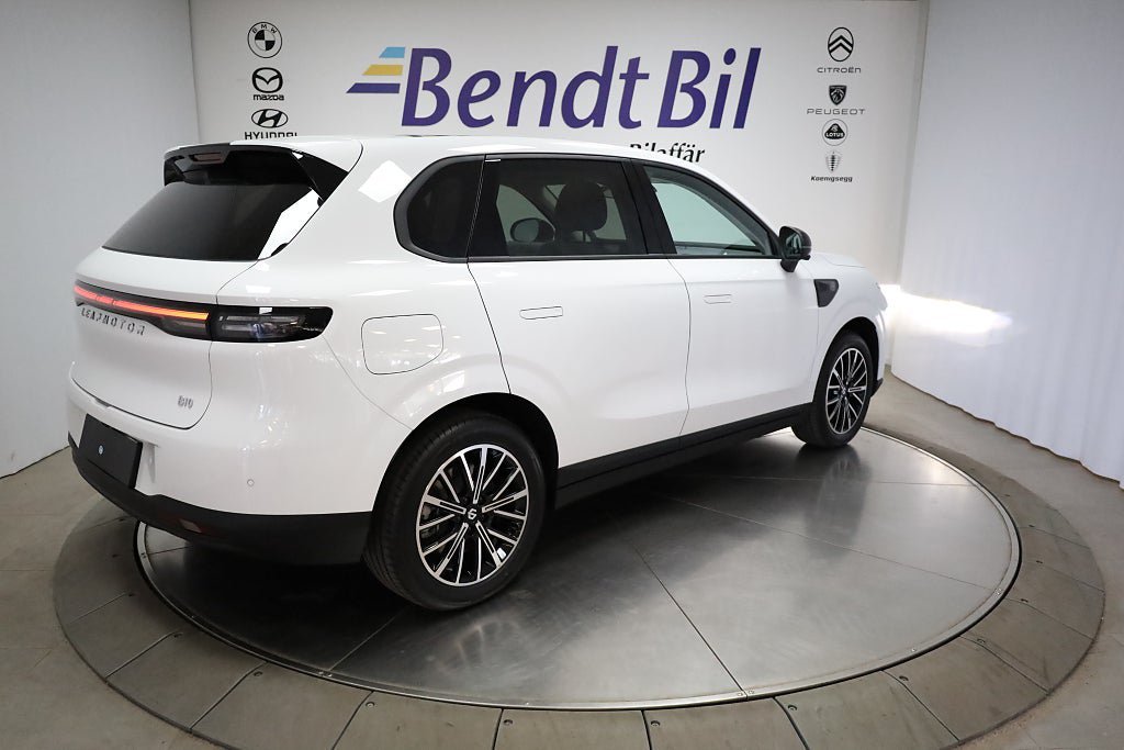 Vehicle Image 13