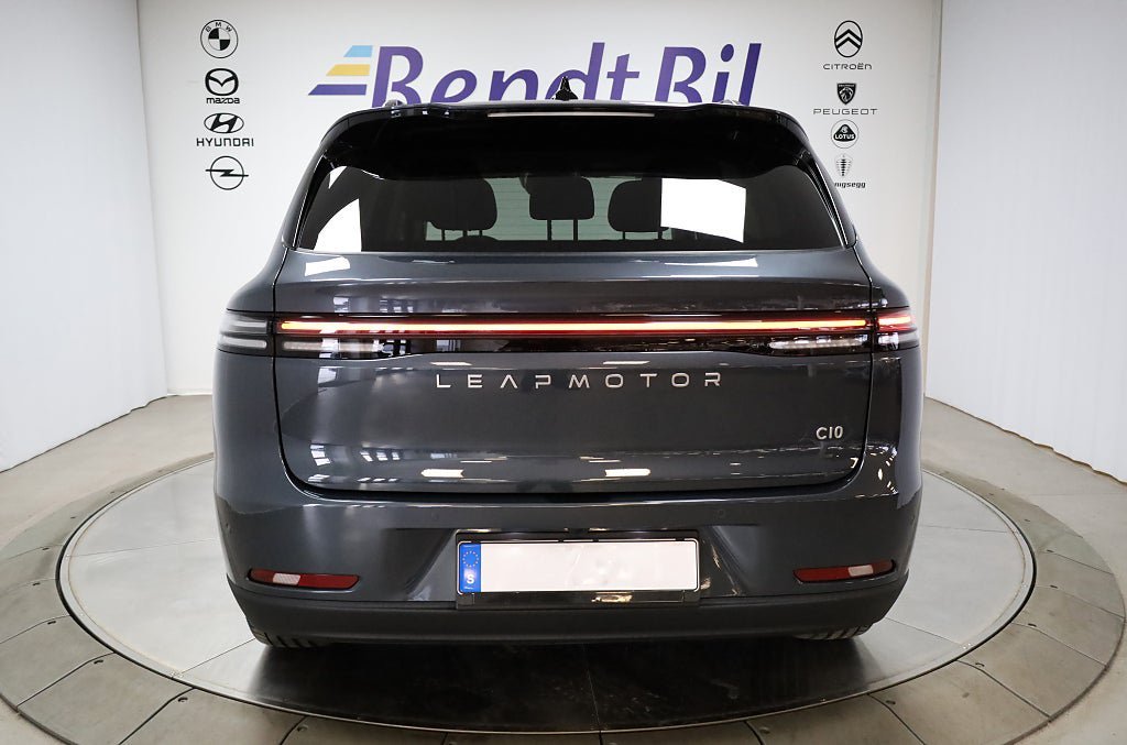 Vehicle Image 8