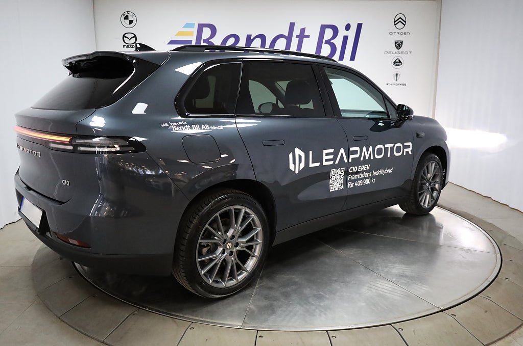 Vehicle Image 10