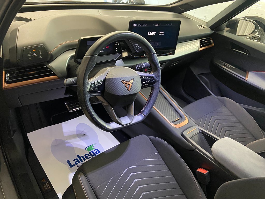 Vehicle Image 8
