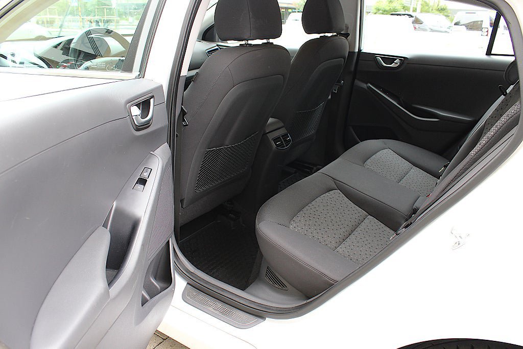 Vehicle Image 16