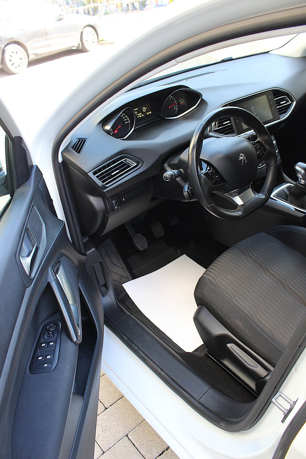 Vehicle Image 18