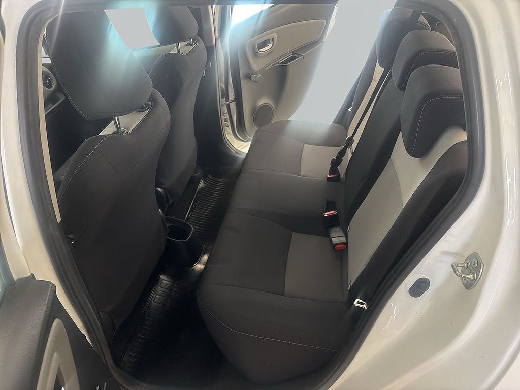 Vehicle Image 12