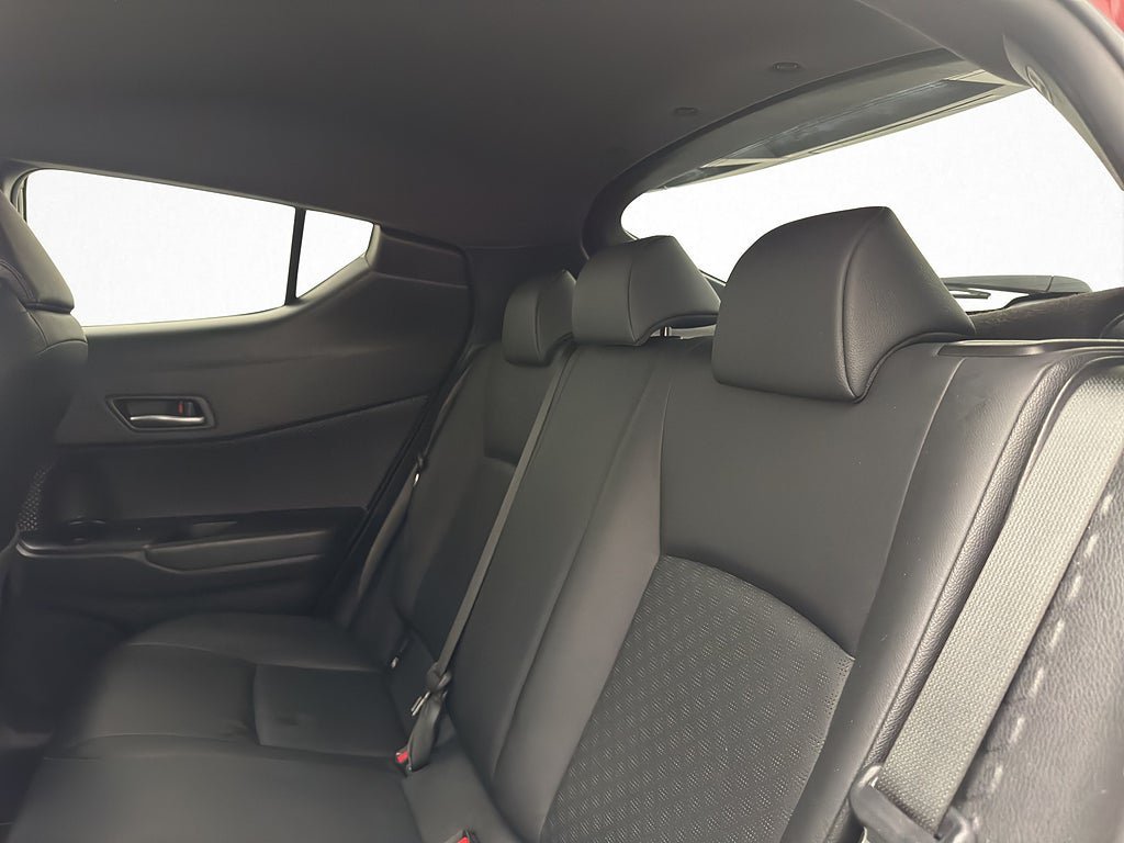 Vehicle Image 16