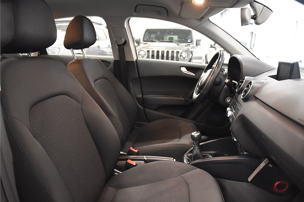 Vehicle Image 12