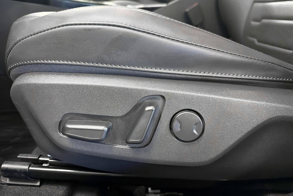 Vehicle Image 23