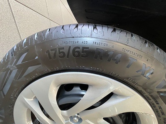 Vehicle Image 9