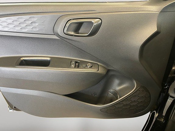 Vehicle Image 24
