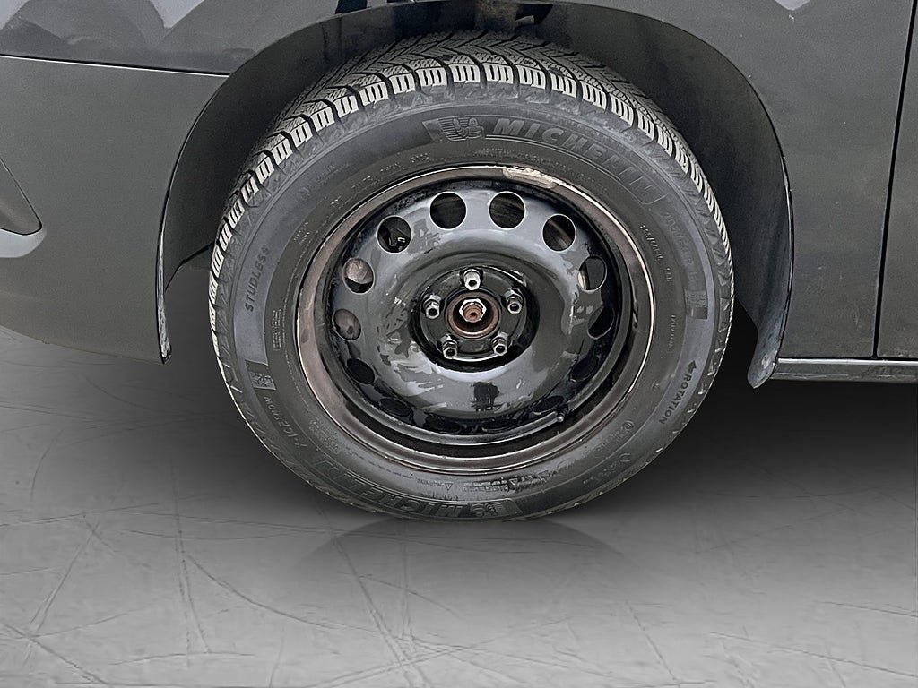 Vehicle Image 26