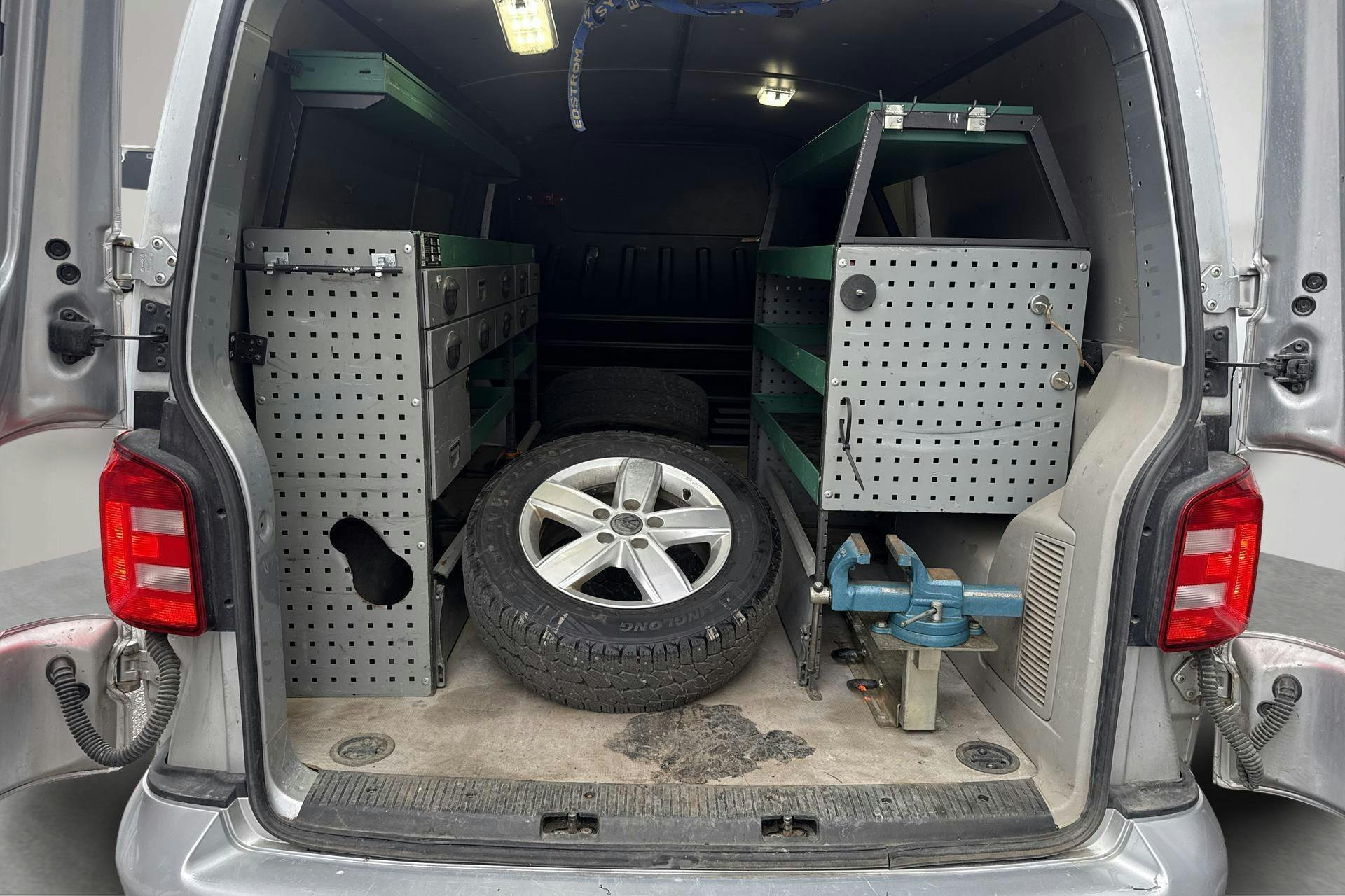 Vehicle Image 9