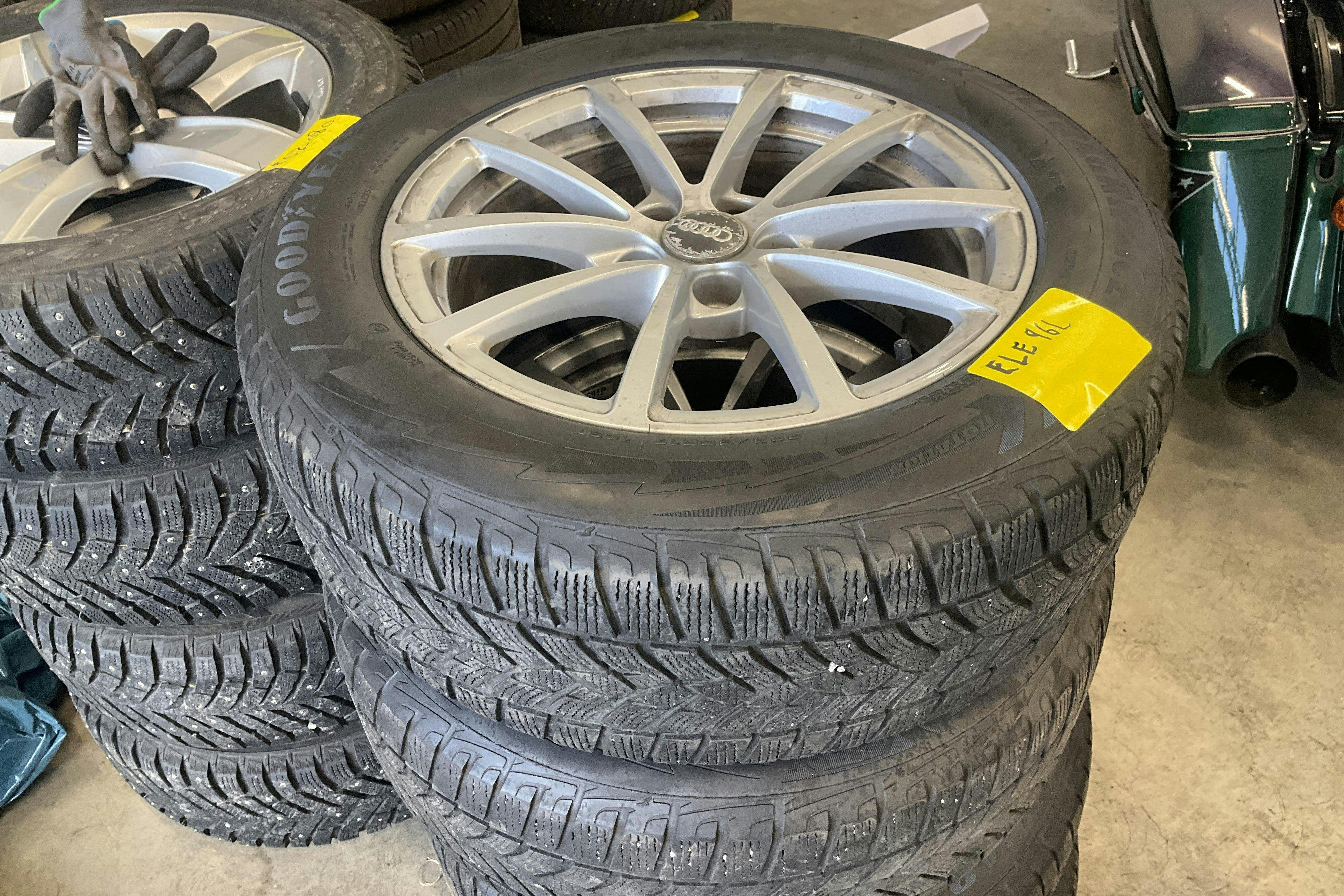 Vehicle Image 14