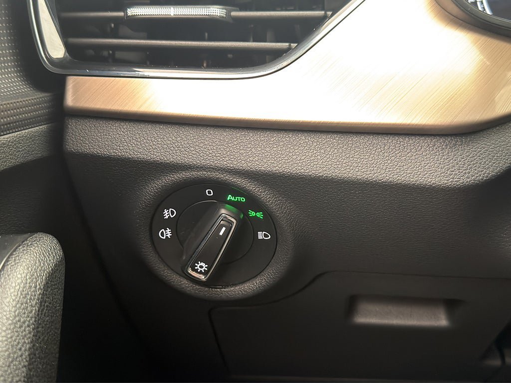 Vehicle Image 28