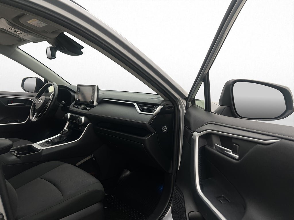 Vehicle Image 25