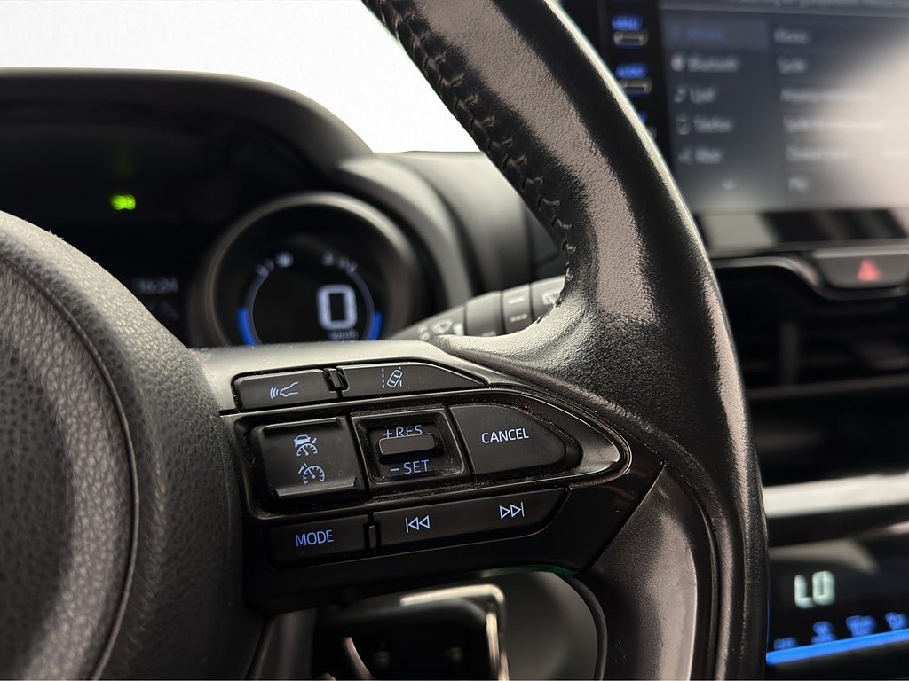 Vehicle Image 16