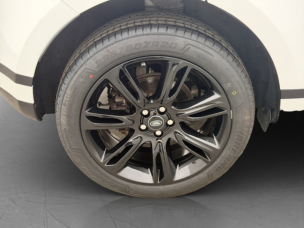 Vehicle Image 25