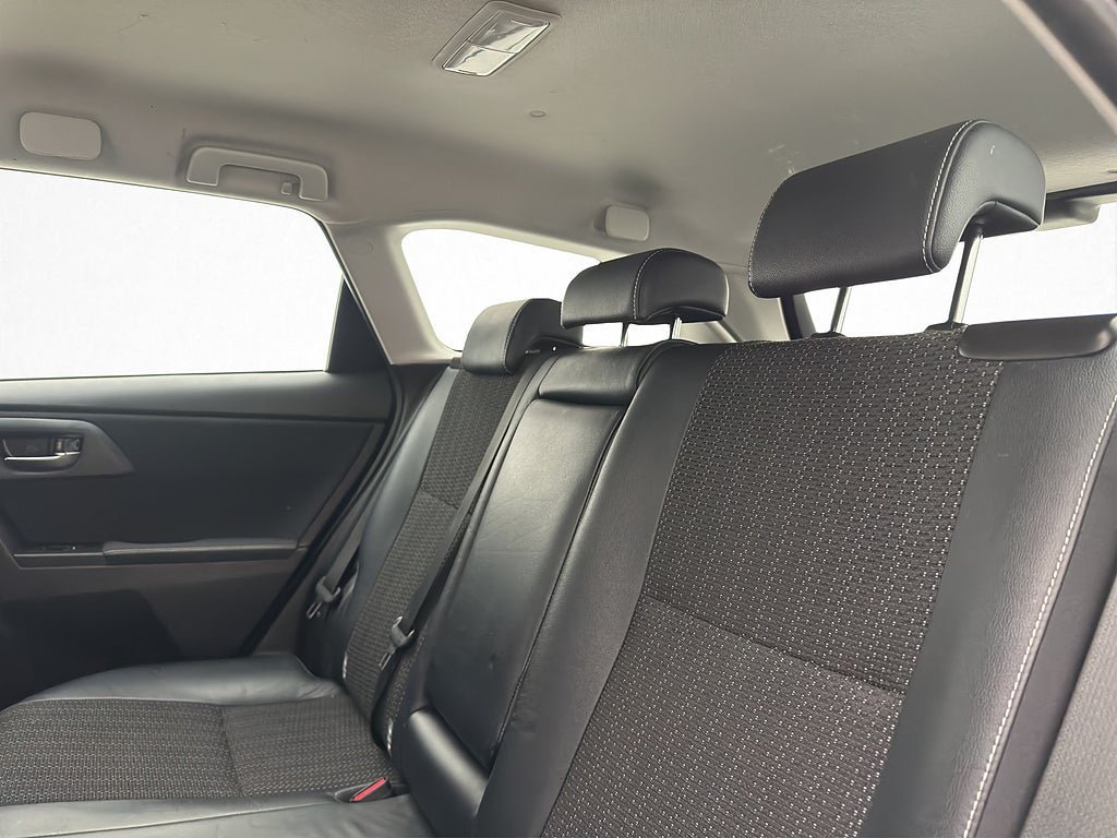 Vehicle Image 25