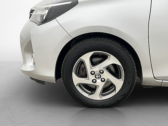 Vehicle Image 25