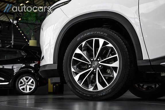 Vehicle Image 8