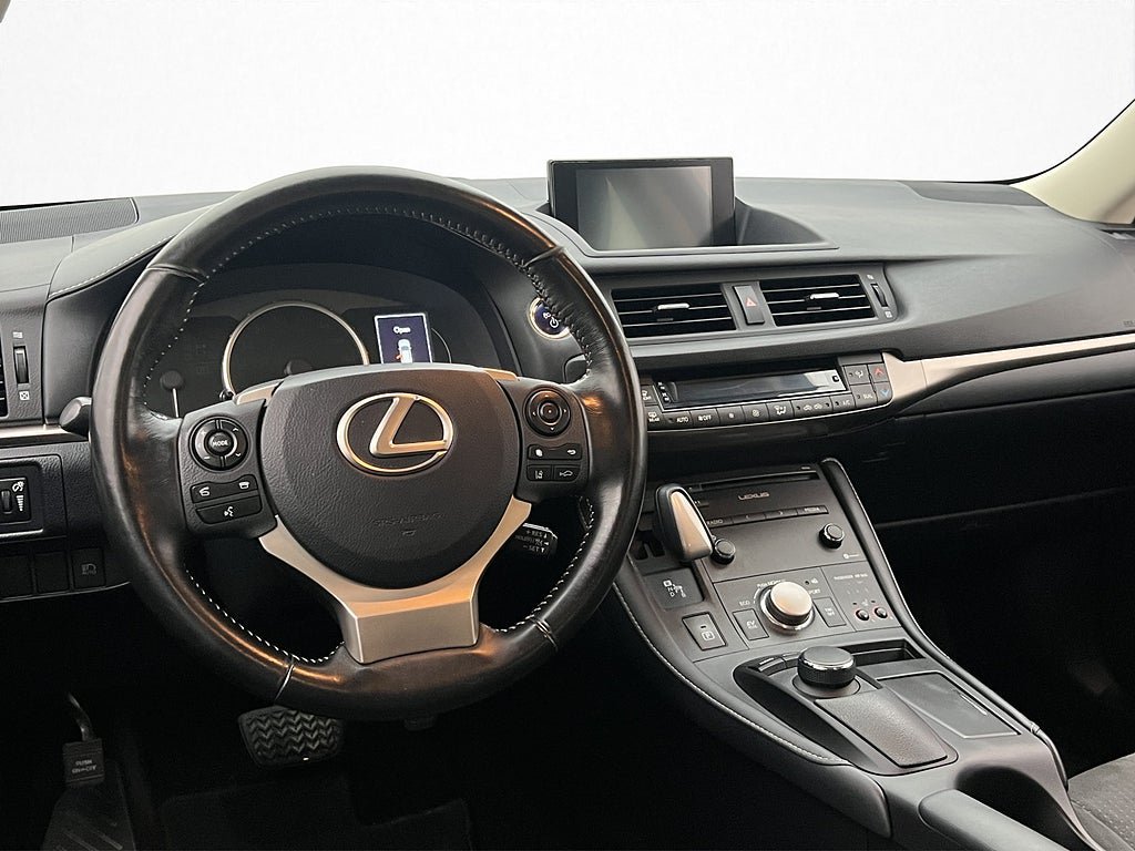 Vehicle Image 10