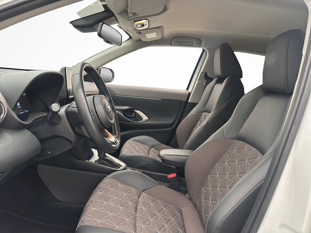 Vehicle Image 9