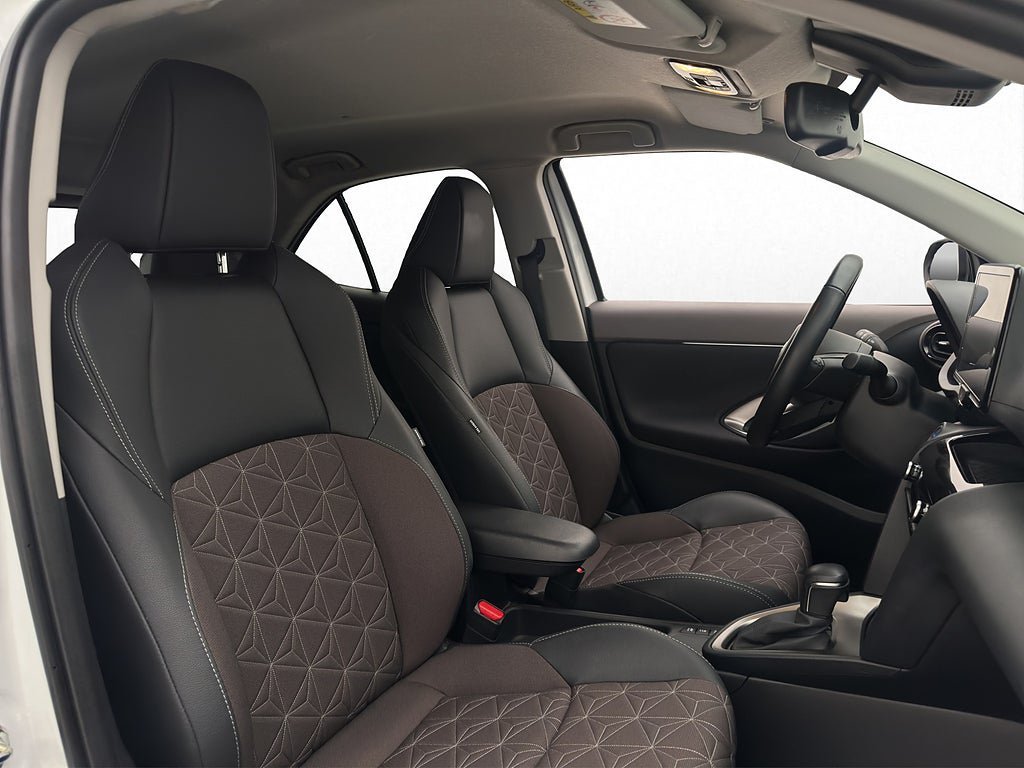 Vehicle Image 11