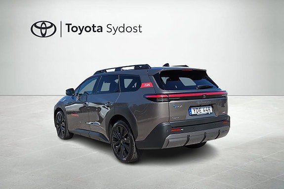 Vehicle Image 4
