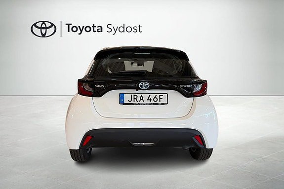 Vehicle Image 6