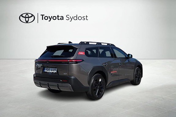 Vehicle Image 8
