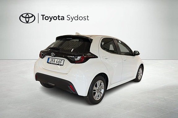 Vehicle Image 9