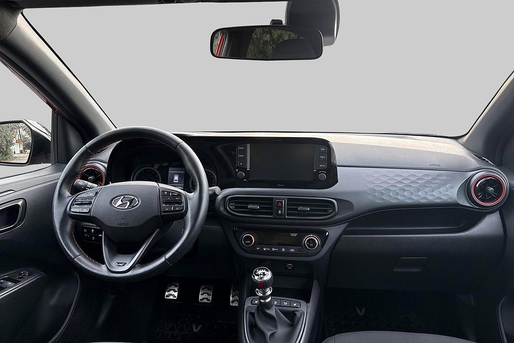 Vehicle Image 12