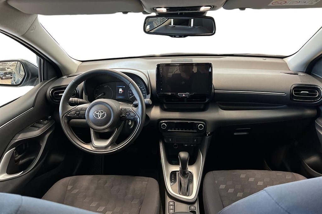 Vehicle Image 9