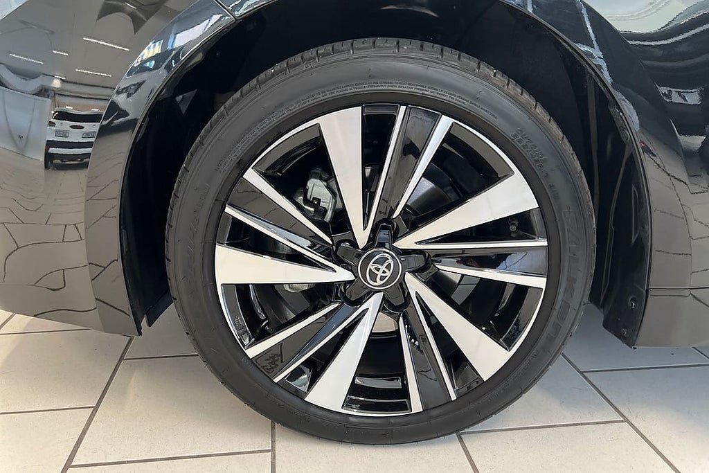Vehicle Image 17