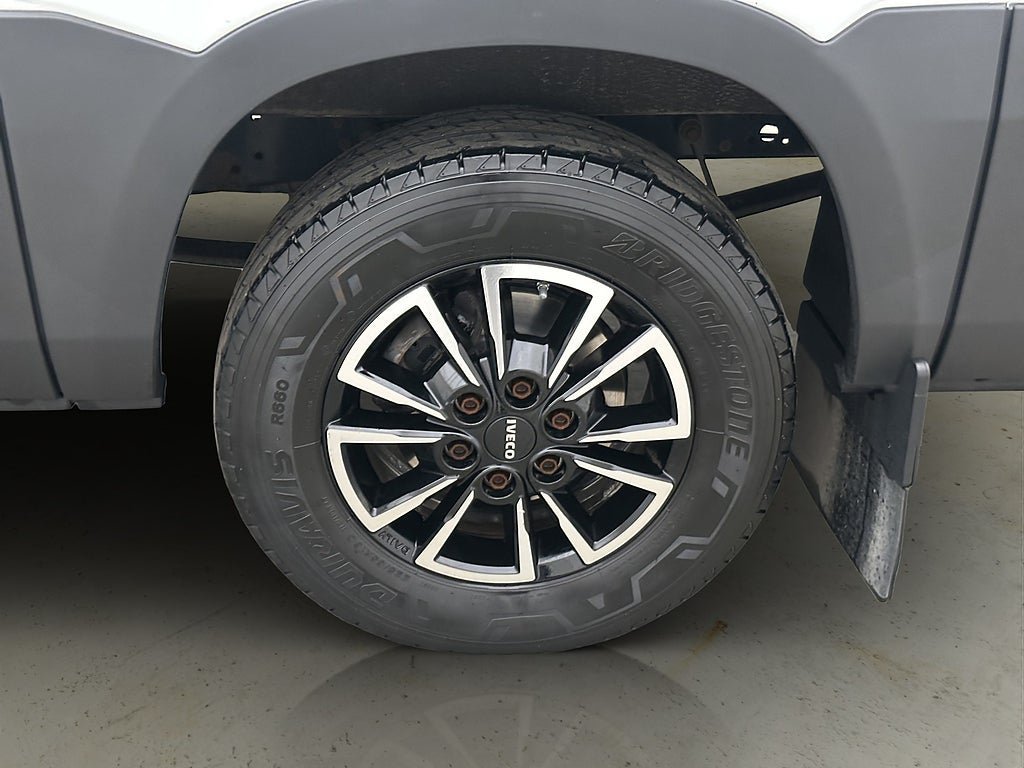 Vehicle Image 30