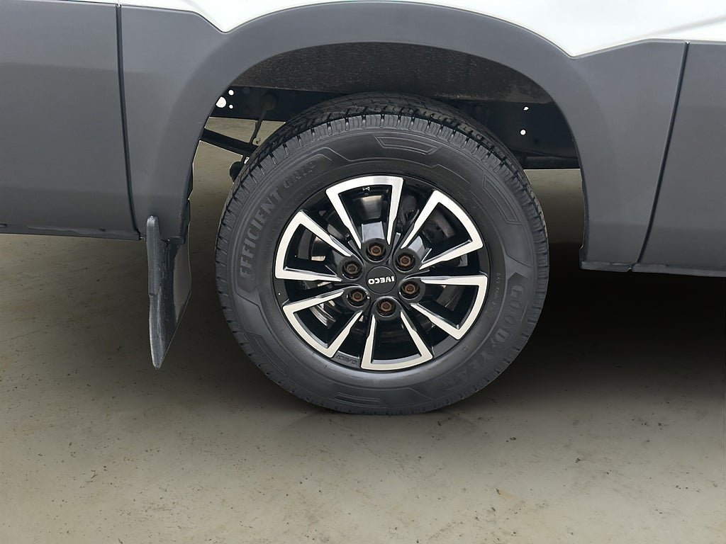 Vehicle Image 31