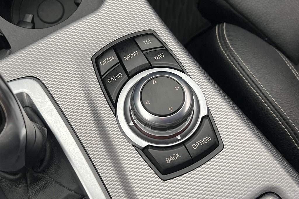Vehicle Image 32