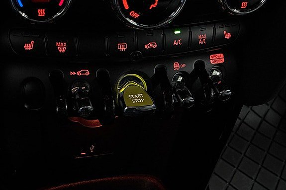 Vehicle Image 25