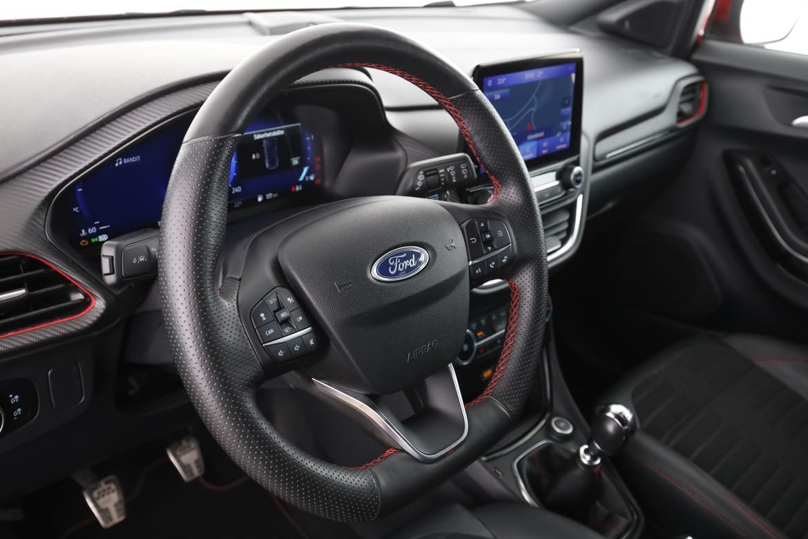 Vehicle Image 12