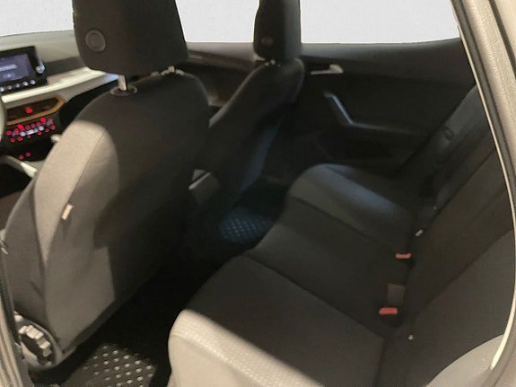 Vehicle Image 12