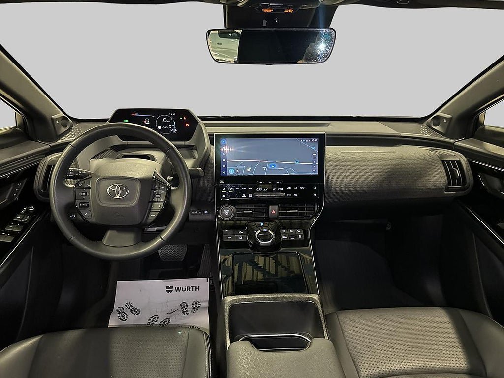 Vehicle Image 12