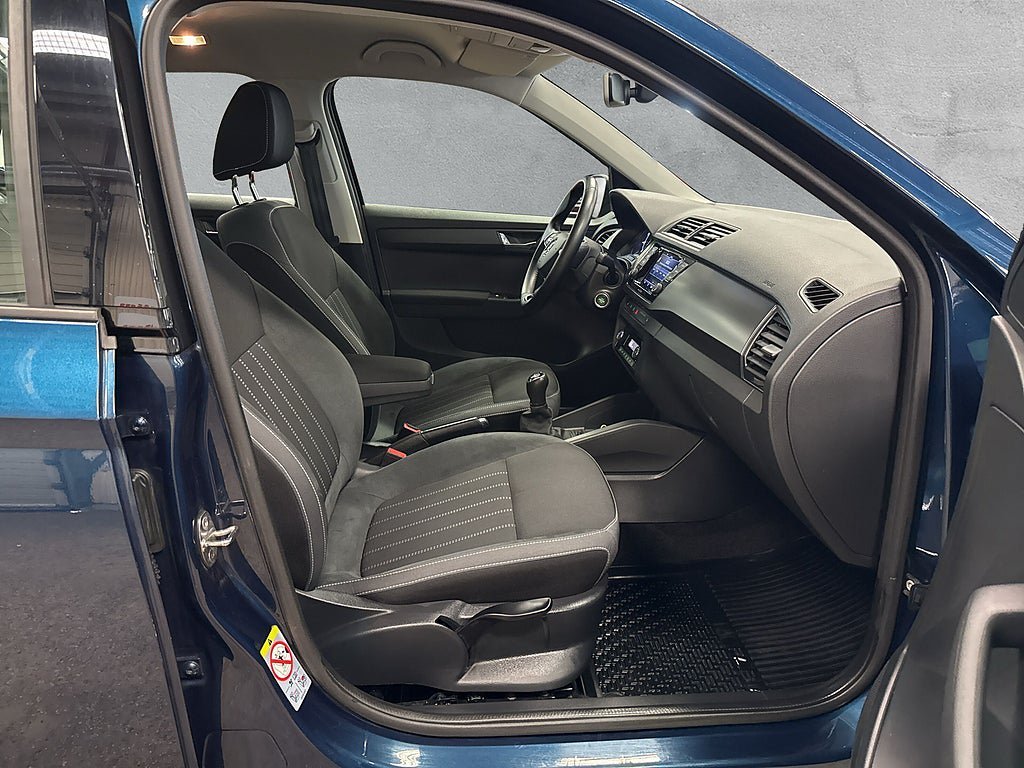 Vehicle Image 12